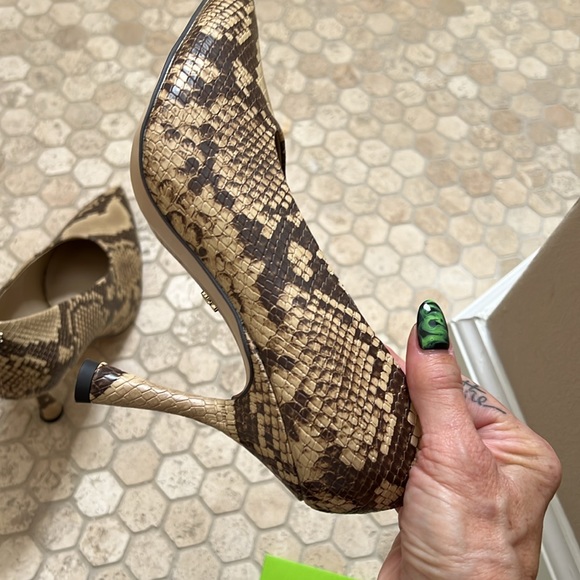 Sam Edelman Python print pumps - Picture 7 of 8